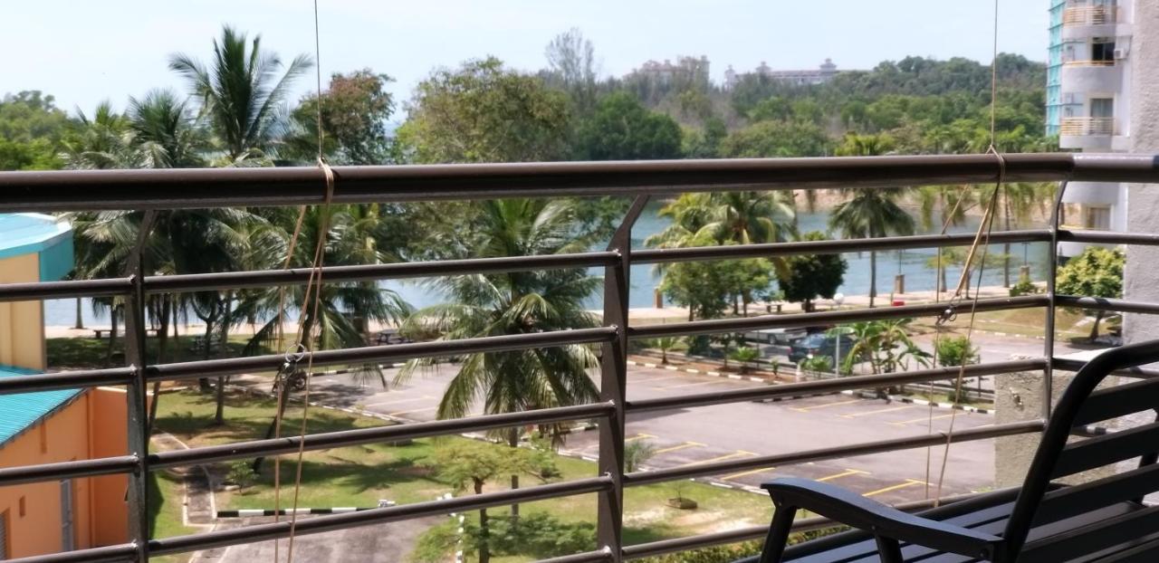 Homestay Haizal Telok Kemang Port Dickson Zewnętrze zdjęcie